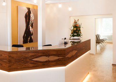 Empfang in der Praxis. Die Rezeption ist zu sehen.